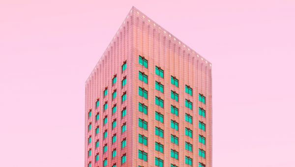 Moderne Architektur vor orangem Himmel Moderne Architektur vor orangem Himmel